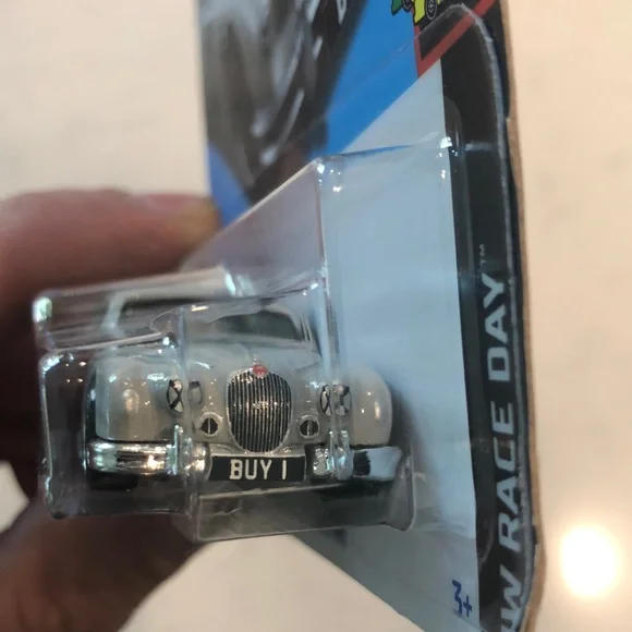 Mattel Hot Wheels Jaguar MK1 - Silver - Picture 4 of 7